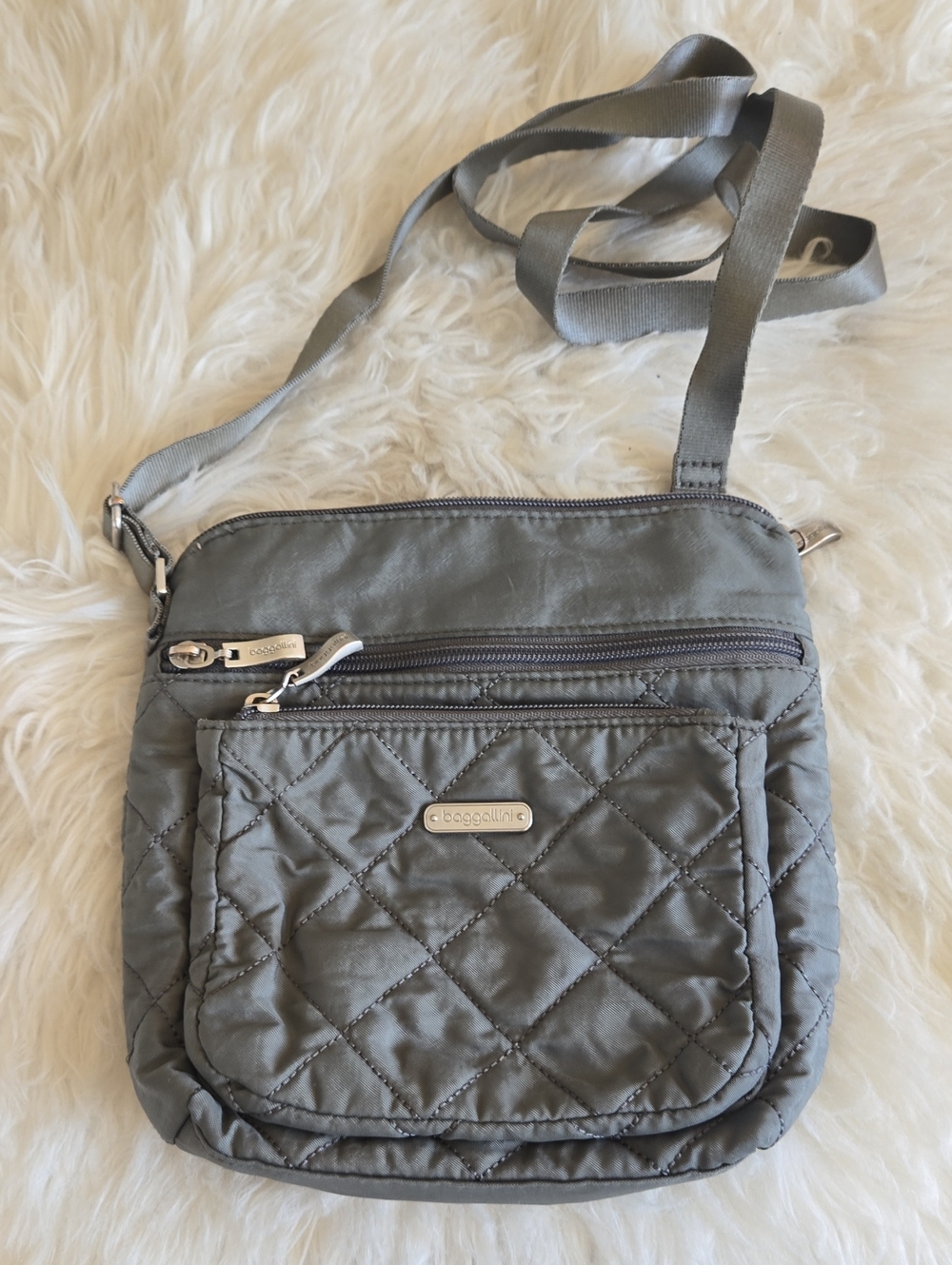 Baggallini Quilted Crossbody Bag in Gray
